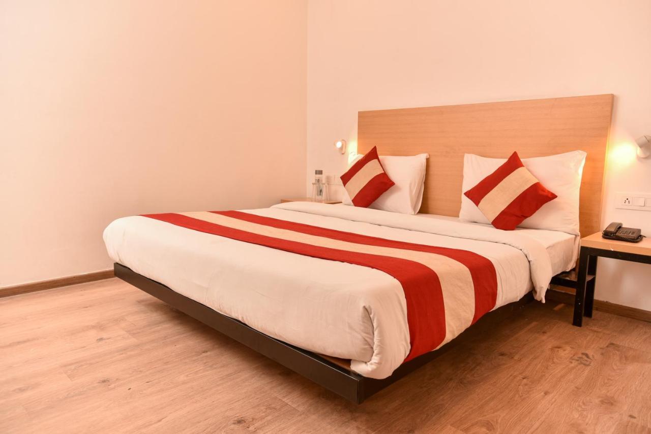 Hotel White Saffron 3*